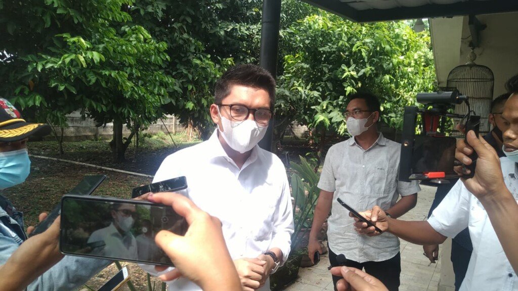 Meski Tak Mencoblos, Panca Tetap ke OI Kunjungi Makam Kakeknya