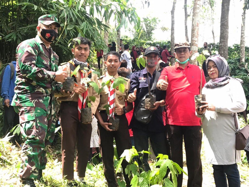 Ketua DPRD Ciamis dan Gema Anker Gelar Penghijauan di Desa Sukajaya