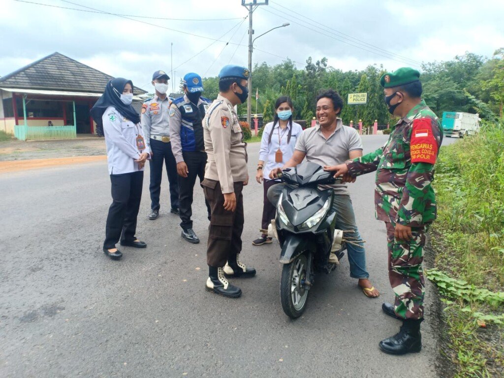 Babinsa Koramil 402-09/Mesuji Lakukan Himbauan Patuhi Protokol Kesehatan