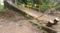 Jembatan Gantung Luar Megang Muara Enim Sumsel mengalami kondisi rusak usai 2 bulan direhab (Arie / Mattanews.co) 