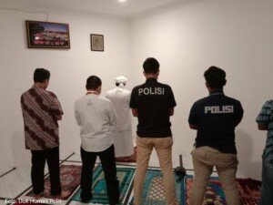 Habib Rizieq Shihab Jadi Imam Shalat Magrib di Tengah Pemeriksaan Sebagai Tersangka