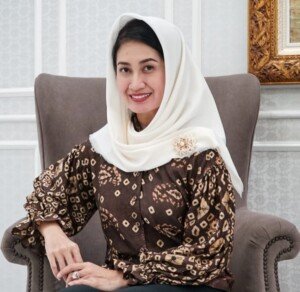 Thia Yufada Raih Penghargaan Inspiring Figure Moeslim Nasional