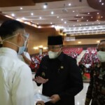 Bupati Musi Banyuasin Dodi Reza Alex Noerdin saat mengucapkan selamat kepada peserta CPNS Formasi 2019 (Dok. Humas Pemkab Muba / Mattanews.co)