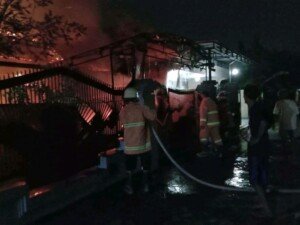 Rumah Milik Kasi Dinkes Tulungagung Dilalap Si Jago Api, Dua Mobil Hangus