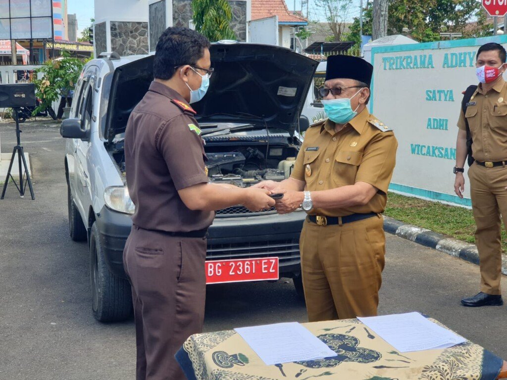 Kejaksaan Negeri Lahat Serahkan Kembali Tiga Mobil Dinas ke Pemda Lahat
