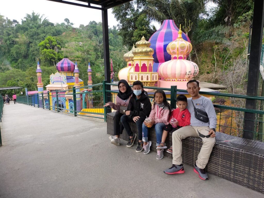 Family Gathering Media Mattanews.co Kunjungi Tiga Tempat Wisata di Lembang Bandung