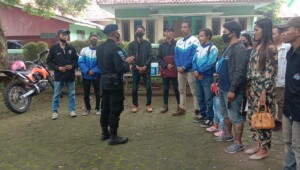 Brimob Polda Jabar Sambangi Geng Motor Cirebon, Sosialisasikan Protokol Kesehatan Covid-19