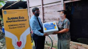 Senyum Bahagia Warga Palembang Terima Bantuan Kemenkeu Peduli