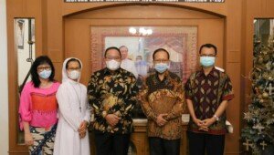 Ucapkan Selamat Natal, Bupati Muba Sambangi Kediaman Uskup Agung