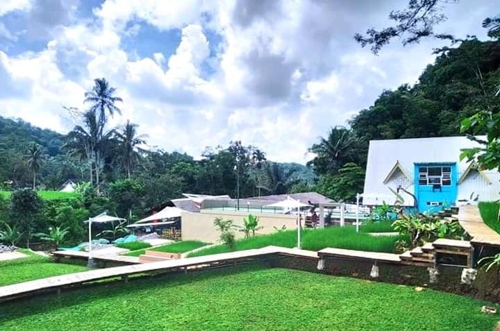 Obyek Wisata Cireong yang terletak di Dusun Cireong, Desa Sukaresik, Kecamatan Sindangkasih, Kabupaten Ciamis Jawa Barat.