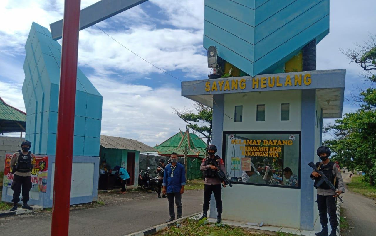 Satbrimob Polda Jabar memback up kan personil sebanyak 1 SSK di wilayah hukum Polres Garut dalam edisi Operasi Lilin Lodaya tahun 2020 dengan penempatan di Kota Garut dan wilayah Garut Selatan.
