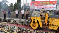Jelang Pergantian Tahun, Polres Ciamis Musnahkan Ribuan Botol Miras Ilegal