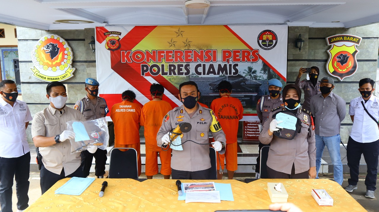 Satuan Reserse Kriminal Polres Ciamis Polda Jabar berhasil menangkap lima orang tersangka pelaku kejahatan pencurian dengan pemberatan kendaraan roda dua di dua Kabupaten.