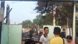 Nolong Suami Terjebak Kebakaran, Istri Tewas Kesetrum di Palembang