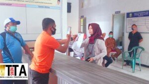 Pemerintah Desa Bolang Salurkan Bantuan Sosial Tunai Kemensos Kepada 258 KPM