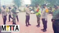 TNI-POLRI Baksos Bagikan 10 Ton Beras untuk Warga Terdampak Covid-19