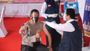 Usai Disuntik Vaksin Siknovac Kapolda Sumsel Rasakan Seperti Digigit Semut