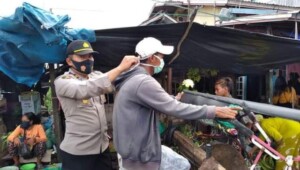 Polsek Sungsang Banyuasin ll Bagikan Masker