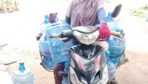 Viral, Gadis Cantik Pengantar Galon Air Mineral Ternyata Warga Ogan Ilir