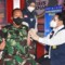 Komandan Korem 044/Gapo Brigjen TNI Jauhari Agus Suraji mendapat suntikan vaksinasi