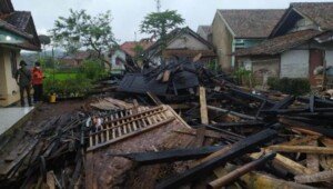 Akibat Korsleting Listrik, Satu Rumah Warga Sukamantri Ciamis Ludes Dilalap Api