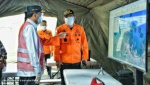 Gunakan Kapal KRI John Lie, Menhub Bersama Panglima TNI Tinjau Titik Yang Diduga Menjadi Lokasi Jatuhnya Pesawat Sriwijaya Air SJY182