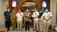Herman Deru Kepala Daerah Pertama Bagikan Insentif Beras ke ASN dan Honorer