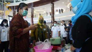 Feby Deru:  Pempek Terasa Lebih Lezat Kuncinya Ado di Cuko