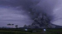 Gunung Semeru Muntahkan Awan Panas Guguran Hingga Lava Pijar, Status Masih Level II