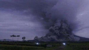 Gunung Semeru Muntahkan Awan Panas Guguran Hingga Lava Pijar, Status Masih Level II