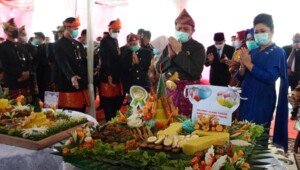 Herman Deru Bangga OKU Timur Makin Maju