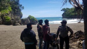 Polsek Cimerak Laksanakan Pengamanan Objek Wisata Pantai Madasari