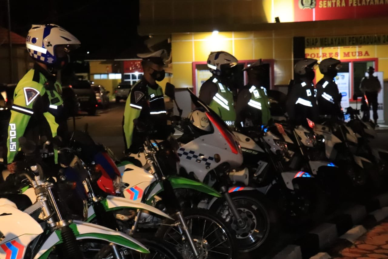 Apel pasukan malam tahun baru yang di pimpin oleh Kapolres Muba, Kamis (31/12/20) bertempat di Halaman Mapolres Muba.