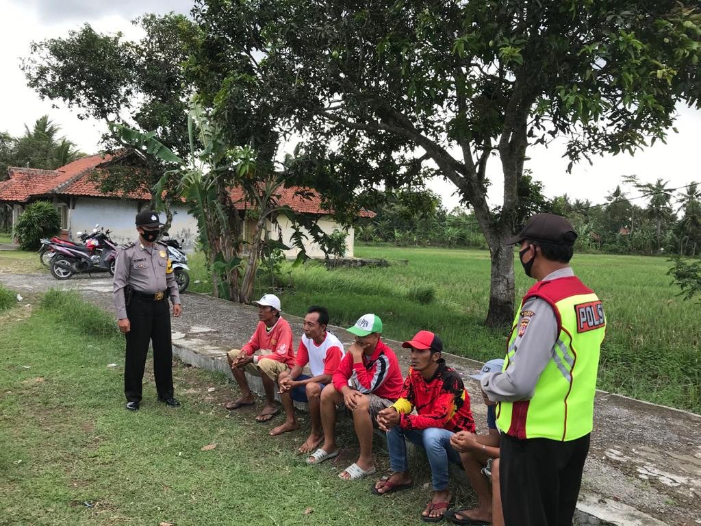 Polsek Padaherang menggelar di kawasan Jl. Karangmulya, Desa Karangmulya, Kecamatan Padaherang, Kabupaten Pangandaran, Jawa Barat, pada Jumat (01/01/2021).