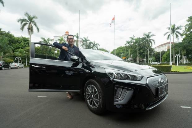 Pemerintah Provinsi Jawa Barat (Pemprov Jabar) secara resmi mengalihkan kendaraan dinas ke mobil listrik Hyundai.
