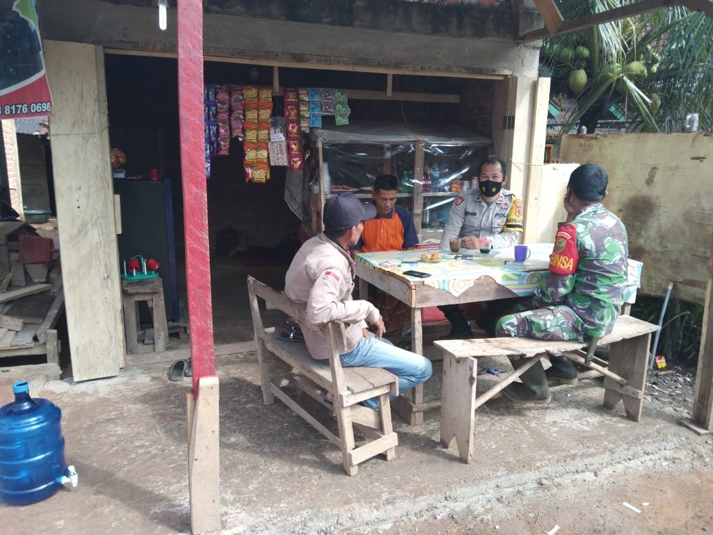 Tim Koramil 06 berrsama Polsek Muara Siau Merangin Jambi melakukan komunikasi sosial (komsos) ke warga binaan di Merangin Jambi (Yulisman / Mattanews.co)