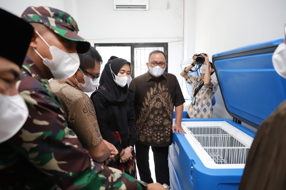 Bupati Muba Dr Dodi Reza Alex Noerdin Lic Econ MBA usai meninjau storage atau gudang penyimpanan vaksin di Muba, Jumat (8/1/2021).