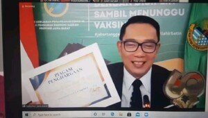 UNPAS Beri Penghargaan Ridwan Kamil Abiwada Adara Bidang Kemanusiaan