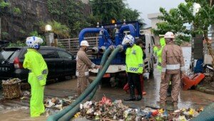 Banjir Rancaekek Brimob Polda Jabar Turun Gunung Evakuasi dan Bantu Masyarakat