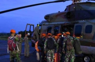 Lanud Atang Sendjaja memberangkatkan tiga helikopter, untuk melaksanakan misi Kemanusian SAR pesawat Sriwijaya Air SJ 182 Jakarta-Pontianak yang hilang kontak di wilayah Kepulauan Seribu. (Dok Kapentak Lanud ATS/Mattanews.co)