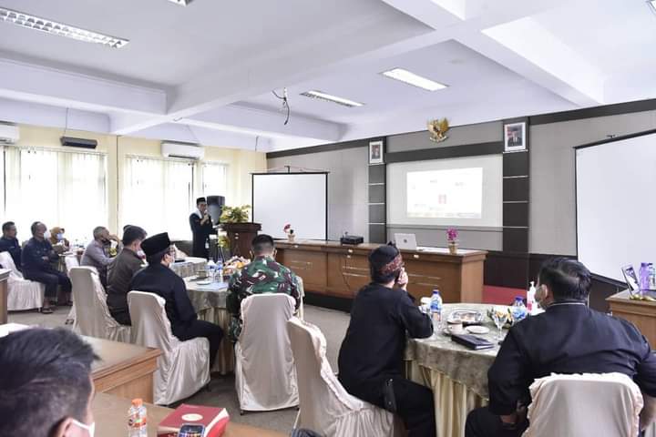 Dinas Kesehatan dan Pengendalian Penduduk (DKPP) mengadakan sosialisasi vaksinasi dalam rangka pencegahan penyebaran wabah Covid-19 di Aula DKPP, Selasa (19/01/2021).