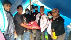 JPKP Sulbar & JPKP Sulteng Bagi Sembako kepada Korban Bencana Gempa di Mamuju