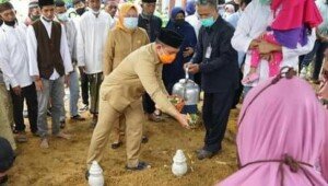 Walikota Pangkal Pinang Iringi Prosesi Pemakaman Korban Sriwijaya Air