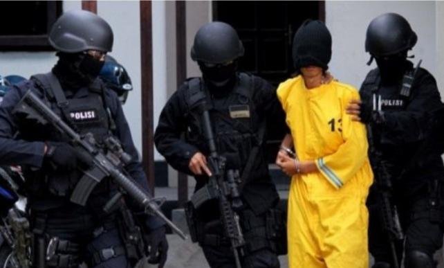 Dua terduga teroris di wilayah hukum Polres Langsa, berhasil diamankan oleh Detasemen Khusus (Densus) 88 Anti Teror, Kamis 20 Januari 2021 sekitar pukul 20.00 WIB.