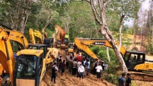 Belasan Unit Alat Berat Dibawa Keluar dari Lokasi PETI di Sarolangun Jambi