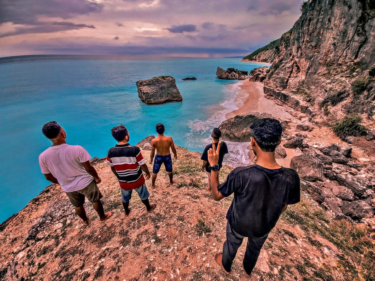 Pantai Boisae Kabupaten Timor Tengah Selatan (TTS), Nusa Tenggara Timur (NTT) menjadi surga dunia wisata bahari (Adam / Mattanews.co)