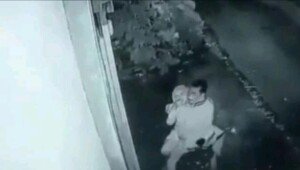 Viral !, Pasangan Remaja Mesum di Atas Motor, Terekam CCTV Polisi Turun Tangan