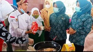 Ipemi Tampilkan Demo Masak, Suryani dan Reni Kagumi Lele Terbang