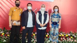 Vega Darwanti Divaksin Covid-19 di Karawang