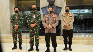 Kunjungi KSAU, Kapolri Harap Sinergitas Dari Atas Hingga Bawah Tegakan Displin Prokes Masyarakat